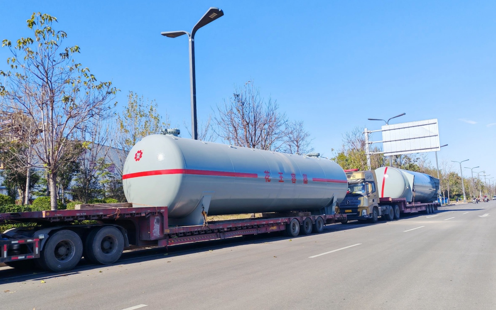 儲罐容器_壓力容器_低溫儲罐_菏澤花王壓力容器